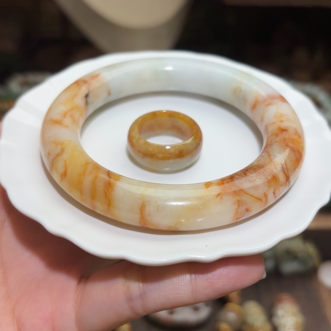 翡翠未镶嵌颈饰价格问主播，非常漏