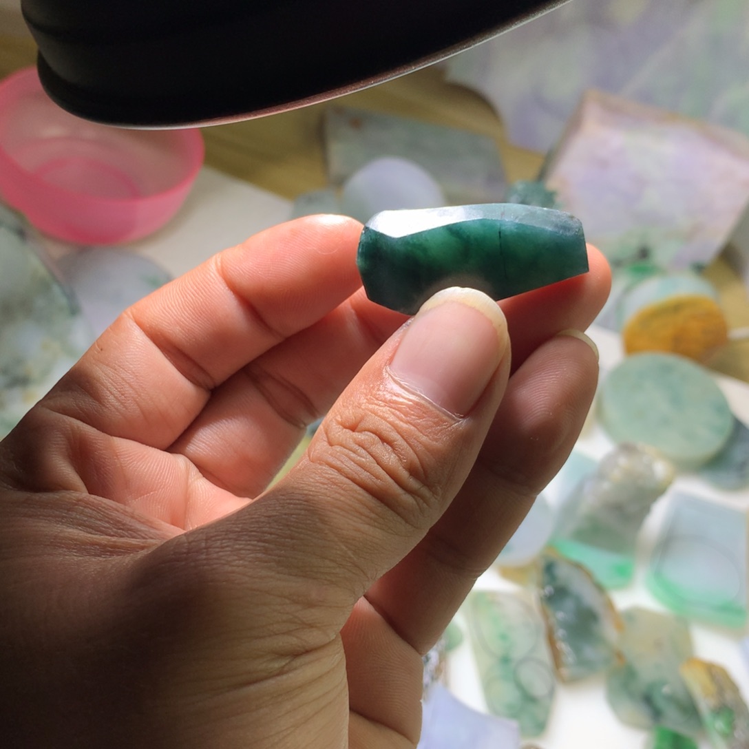 【闪购商品】定制翡翠未镶嵌사**岁天然翡翠原石吊坠