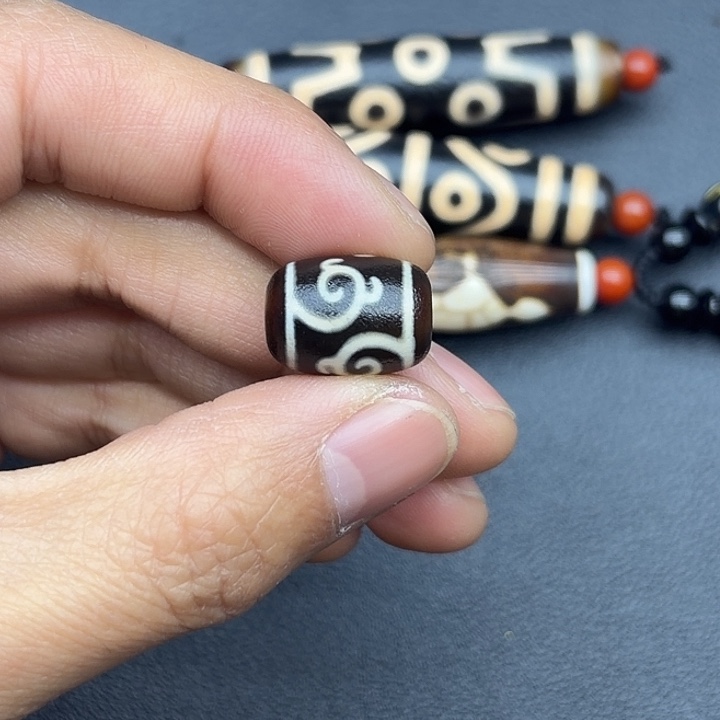 玛瑙/玉髓散珠如意 12