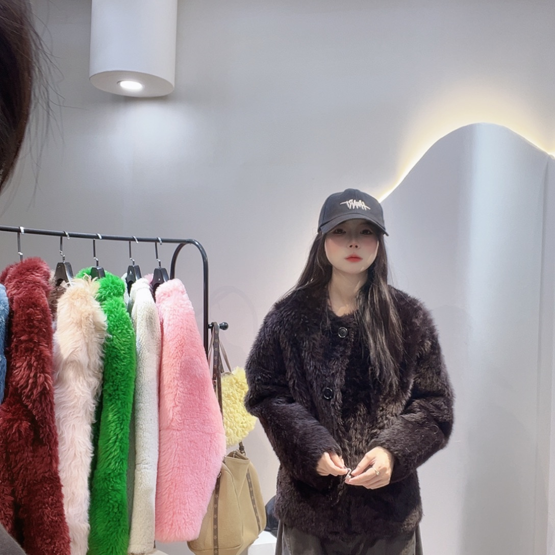 真皮皮毛一体外套拉贡222-3309