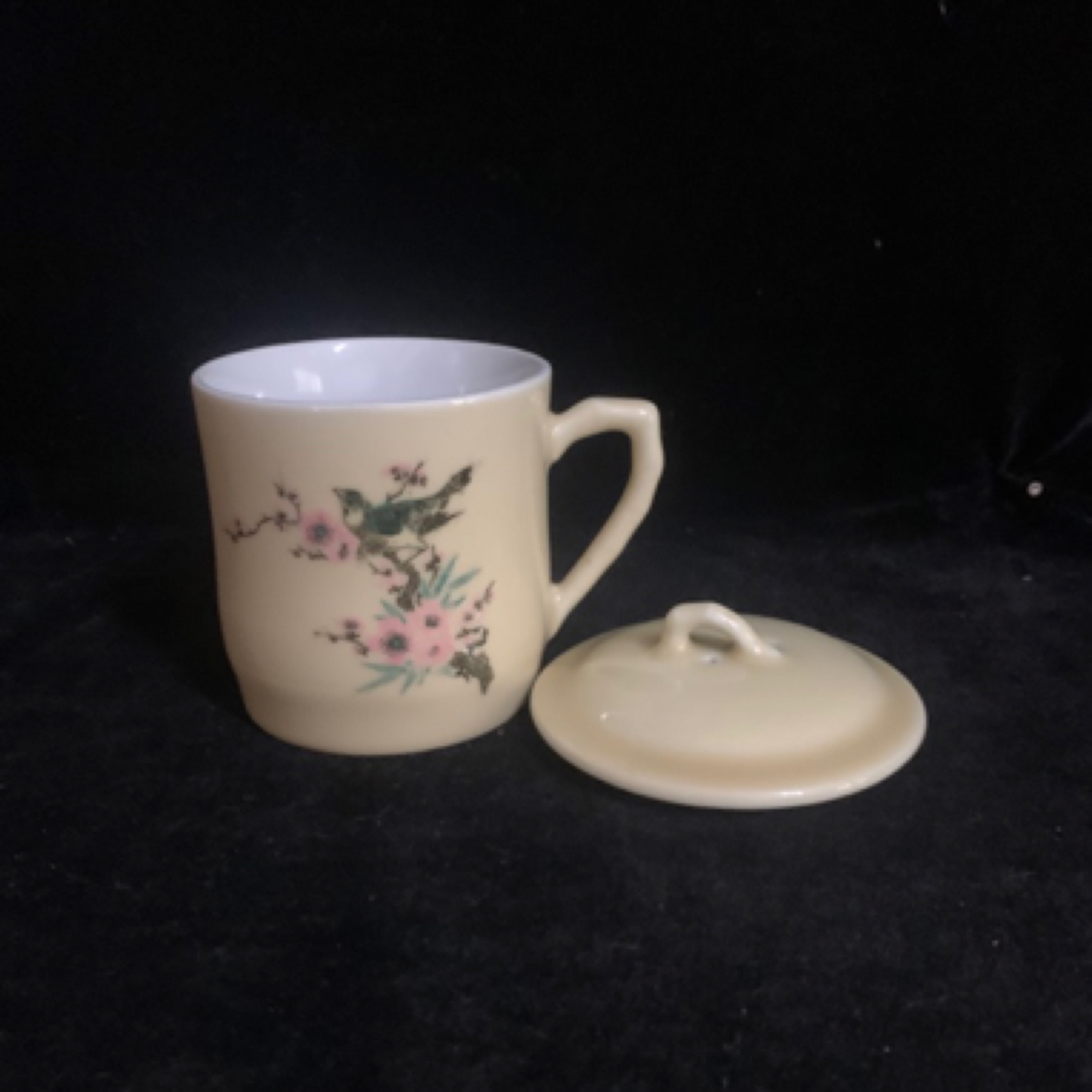 景德镇市建国瓷厂生产的茶杯