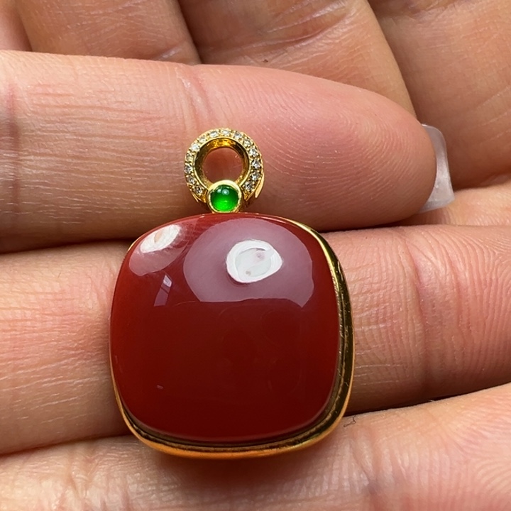 南红玛瑙18K金镶嵌吊坠