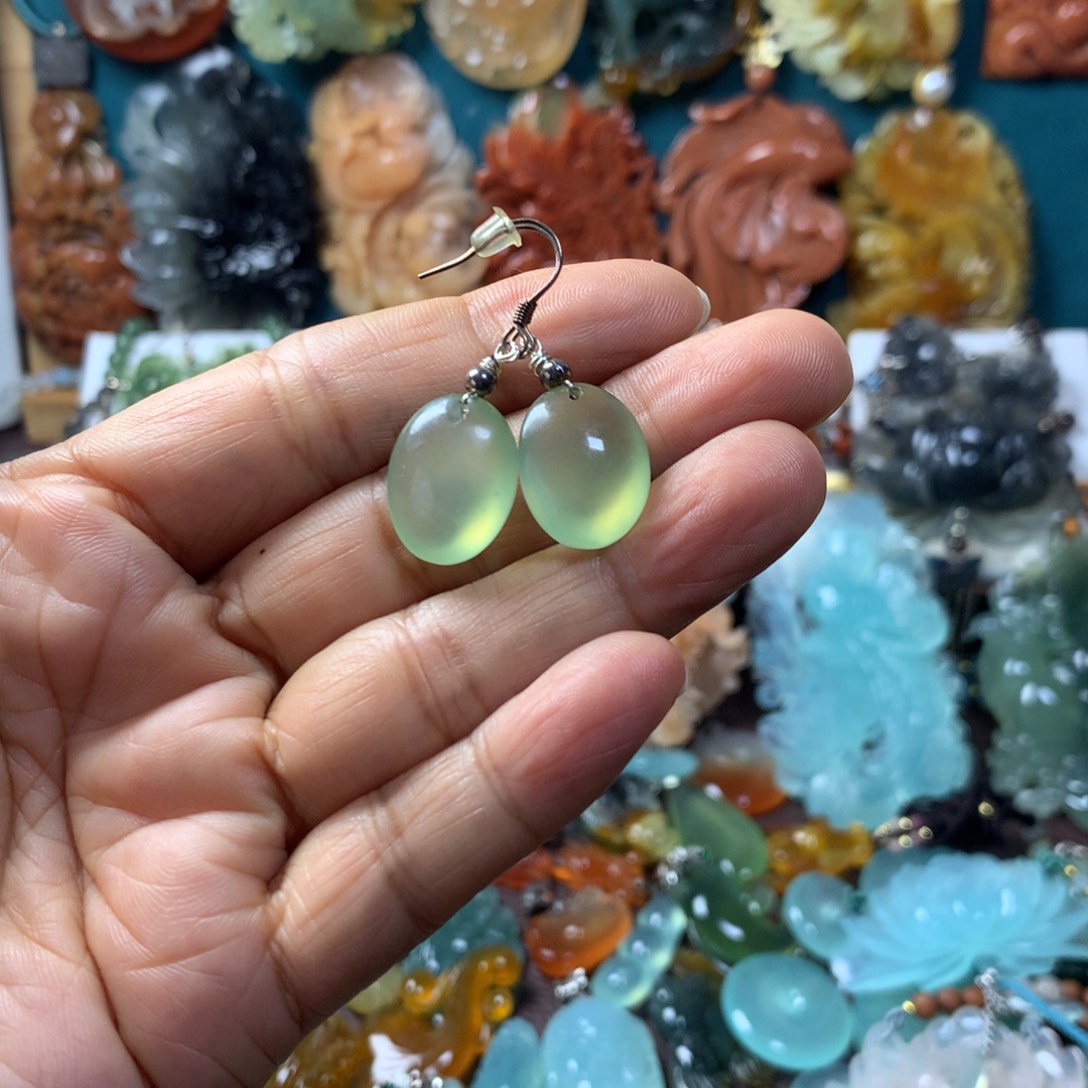 蛇纹石玉未镶嵌耳坠