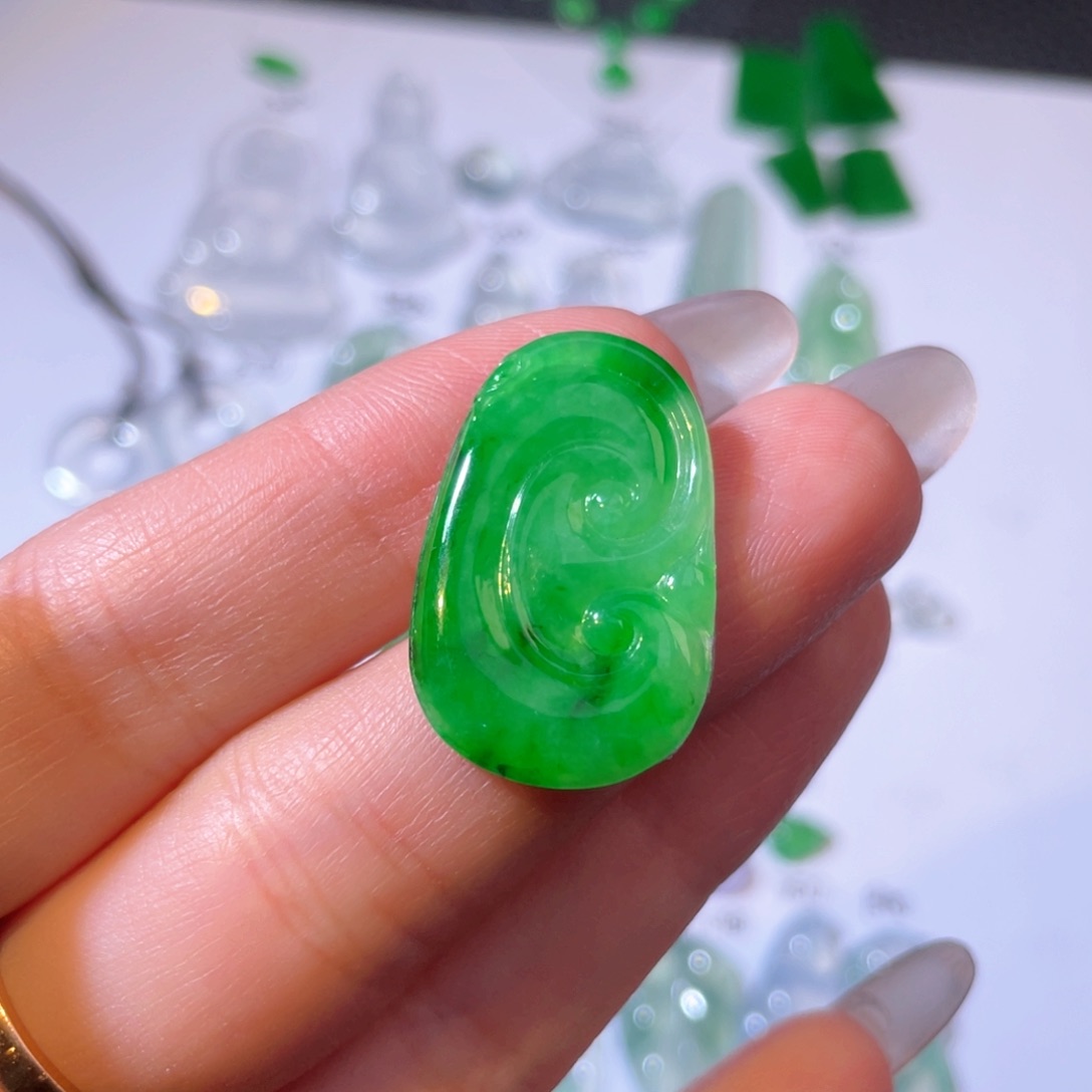 翡翠颈饰未镶嵌裸石