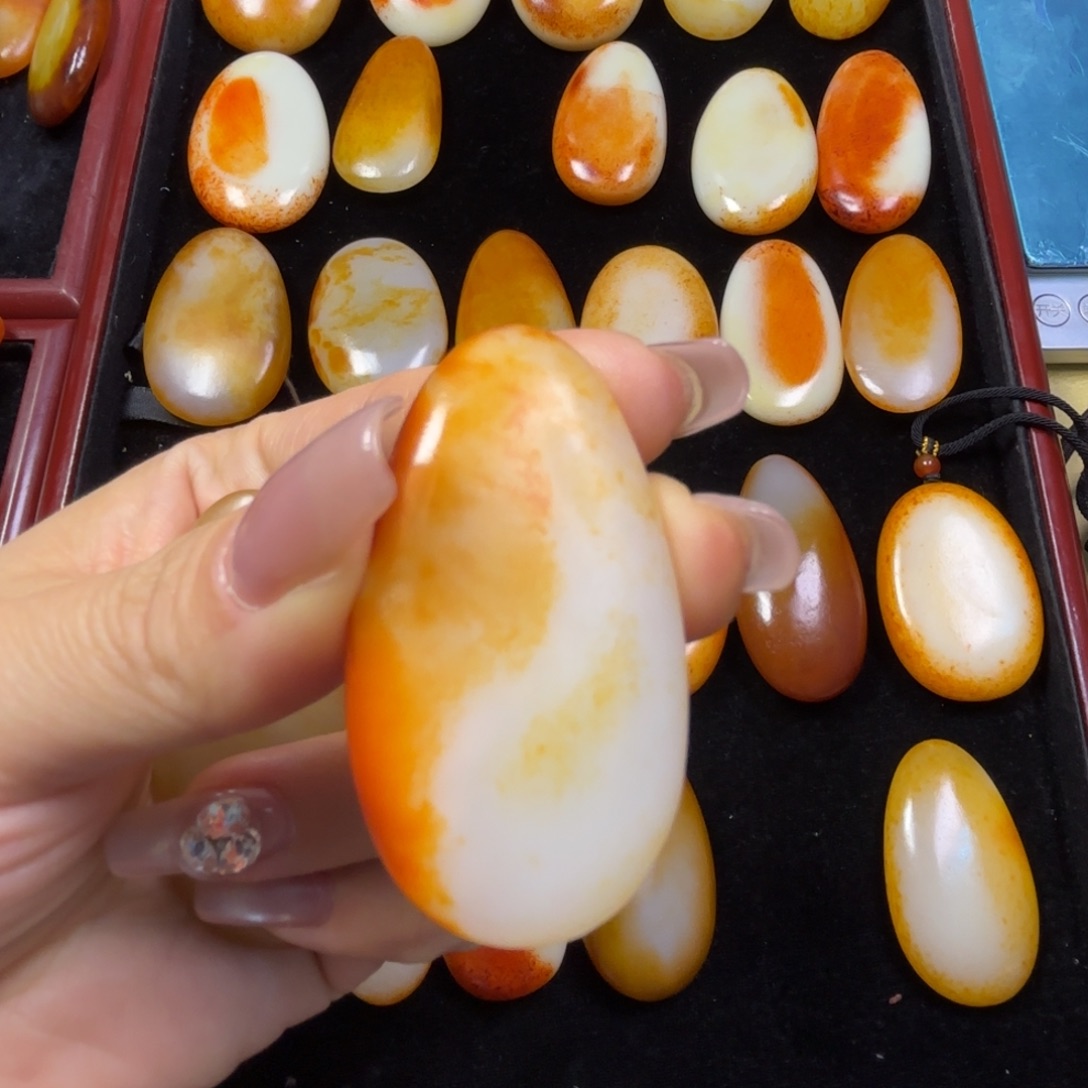 白***️和田玉未镶嵌颈饰