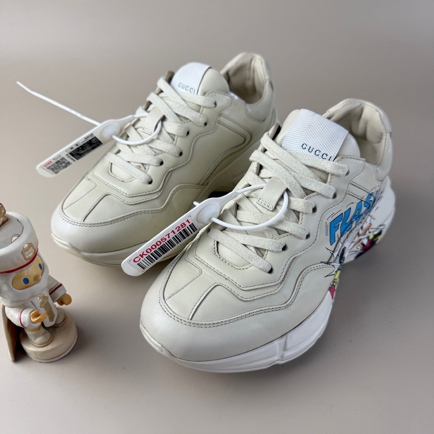 95新 GUCCI/古驰 唐老鸭印花系带休闲鞋 35.5码 YLP4254