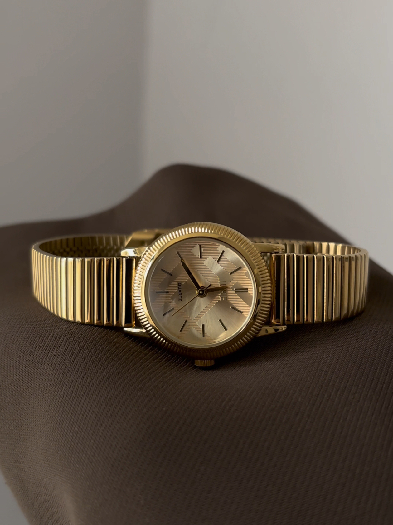 YOSE于逝《致》时尚通勤轻奢金属表带百搭ins气质女士石英手表