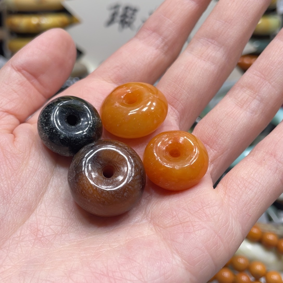 蛇纹石玉手镯未镶嵌瑕