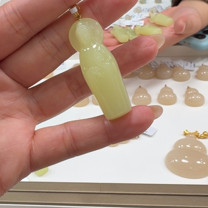 和田玉18K金镶嵌颈饰