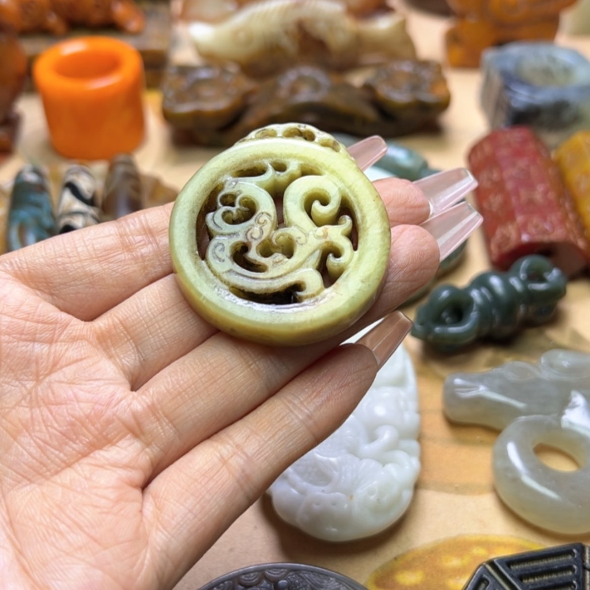【闪购商品】蛇纹石玉颈饰未镶嵌