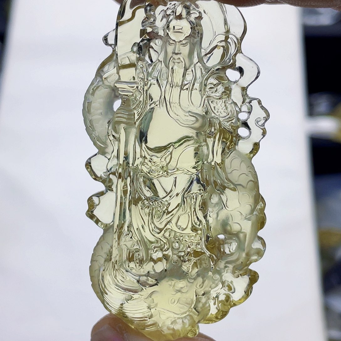 一***求颈饰水晶未镶嵌黄水晶大师精雕关二爷吊坠