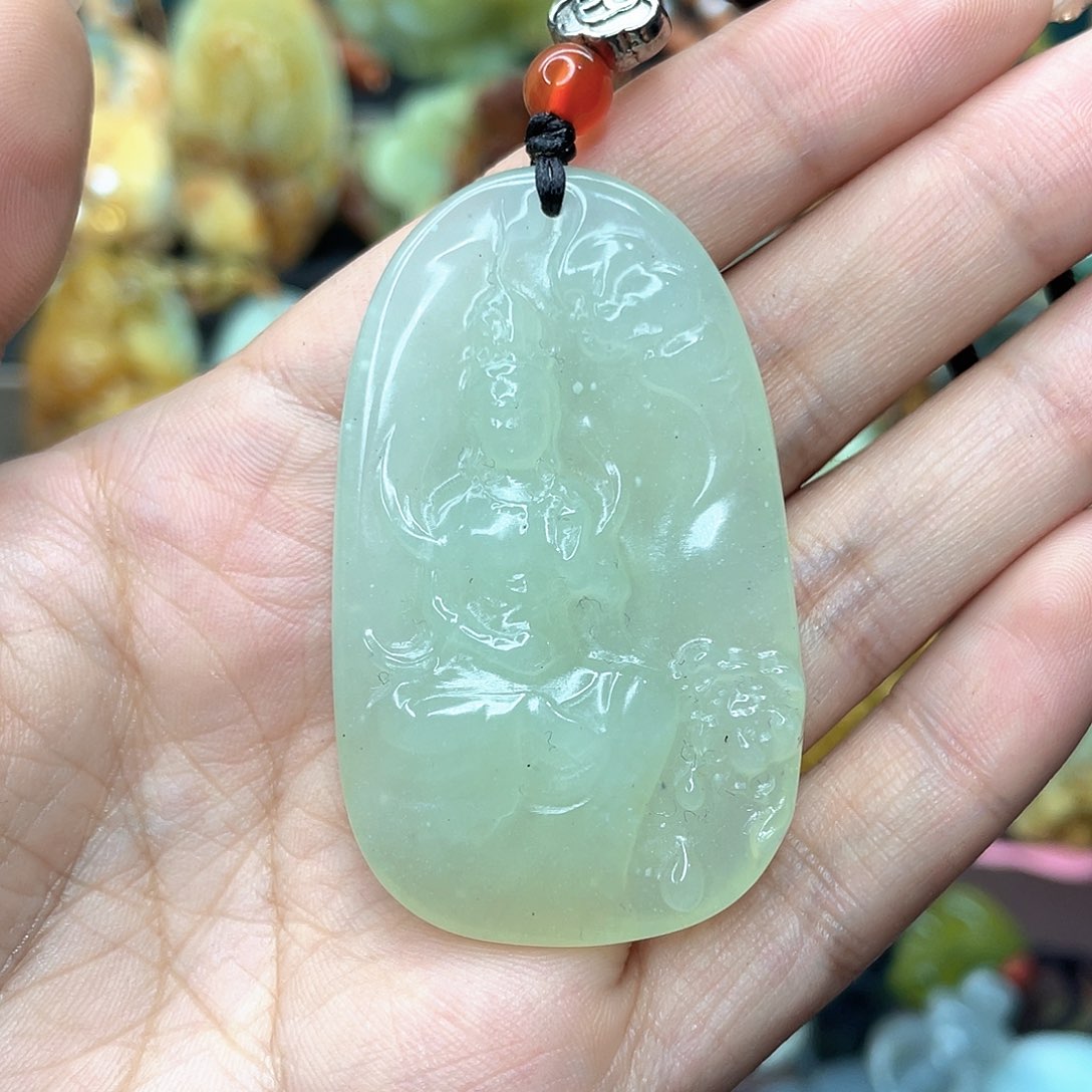 蛇纹石玉颈饰未镶嵌