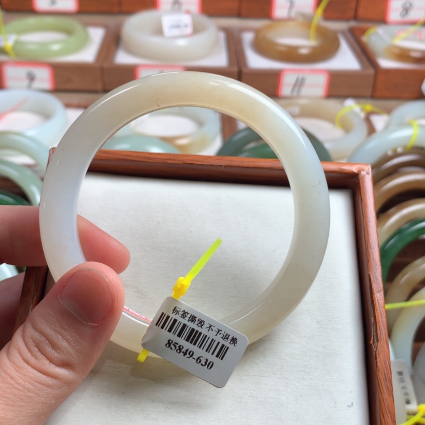 【闪购商品】和田玉手镯未镶嵌59.5