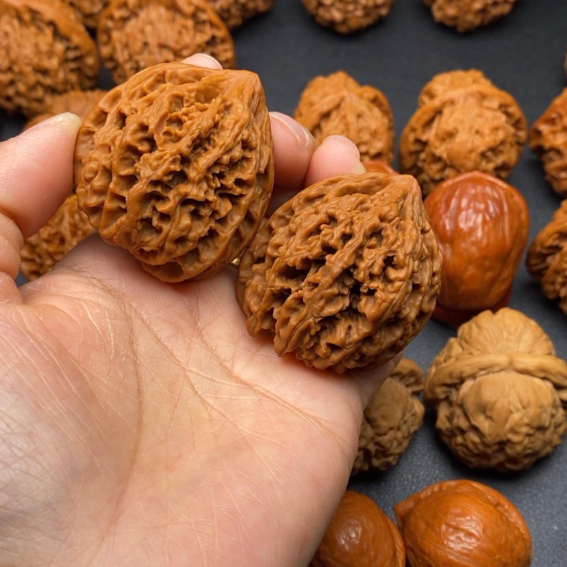 【闪购商品】文玩核桃把件九龙筋