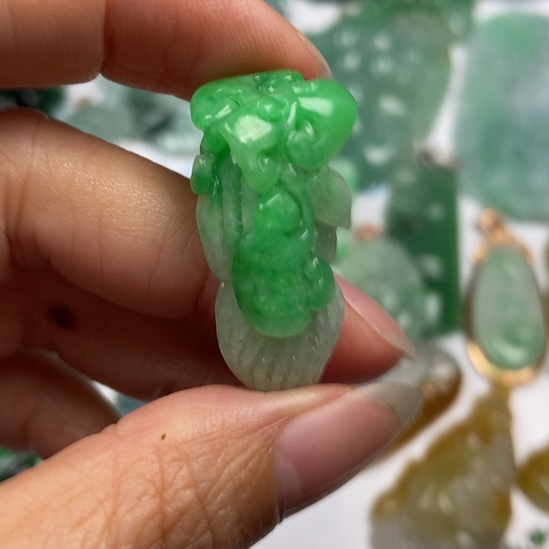 翡翠未镶嵌颈饰翡翠