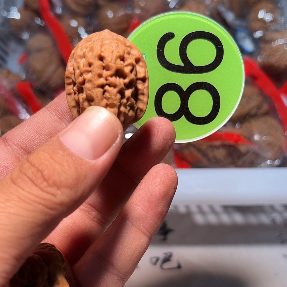 H***6文玩核桃，绿色86号