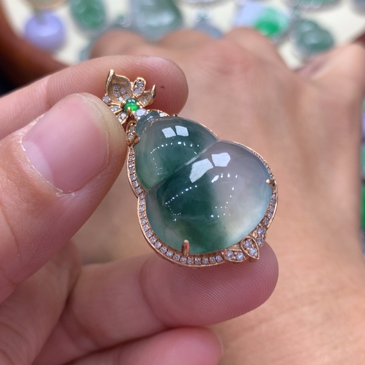 翡翠吊坠(不含链)18K金镶嵌