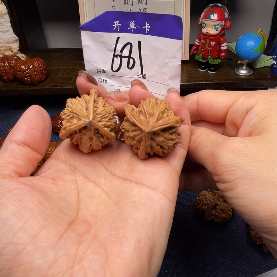 文玩核桃吊坠盘山三棱34