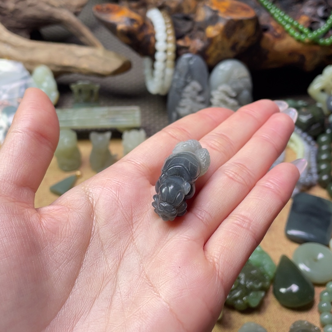 *****和田玉未镶嵌颈饰青花玄武