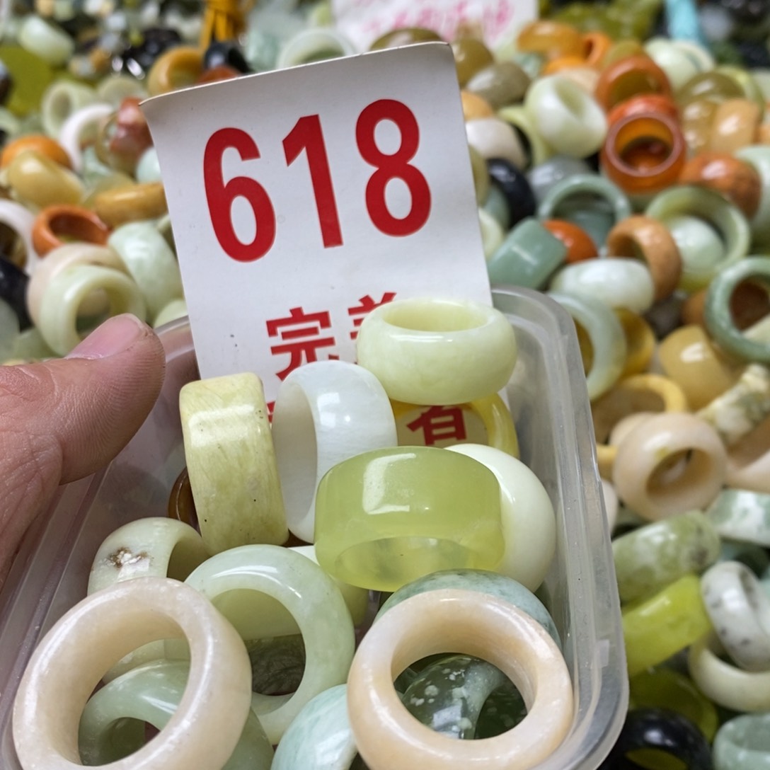 蛇纹石玉挂坠未镶嵌