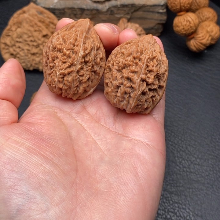 桃核把件全品33大蒜