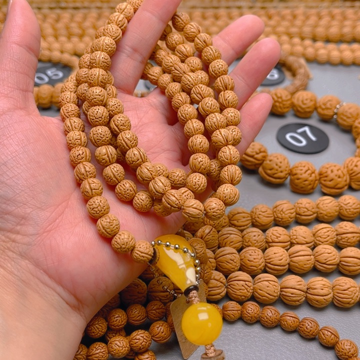 ****辉菩提籽类桃核脖挂