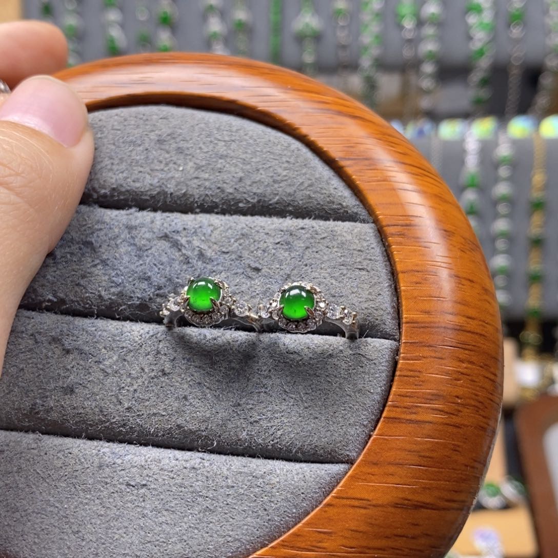 颈饰银S925镶嵌翡翠࿐****》