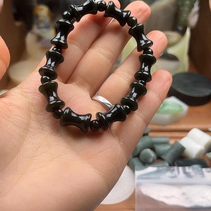 三***哥和田玉未镶嵌手链