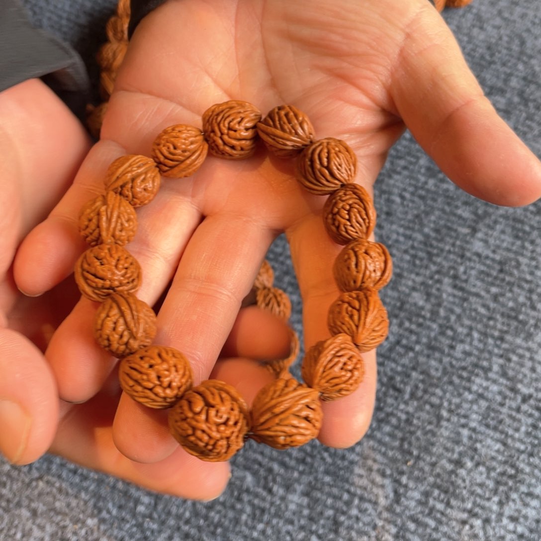 【闪购商品】柏木（崖柏）龙纹桃核手串