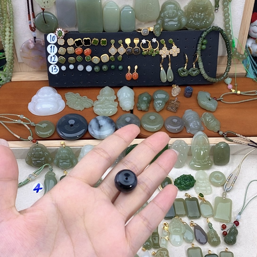 和田玉未镶嵌吊坠(不含链)