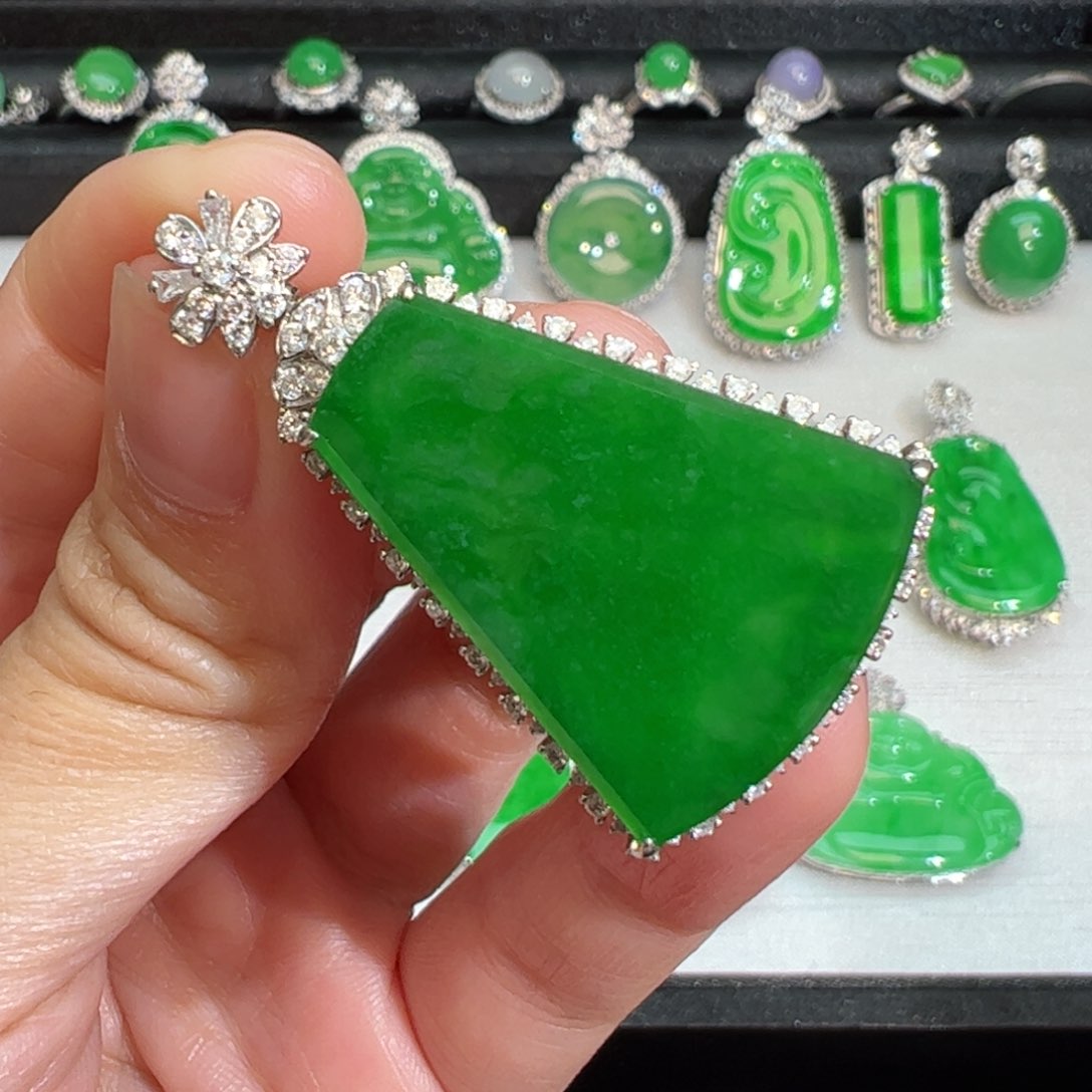 翡翠吊坠(不含链)18K金镶嵌