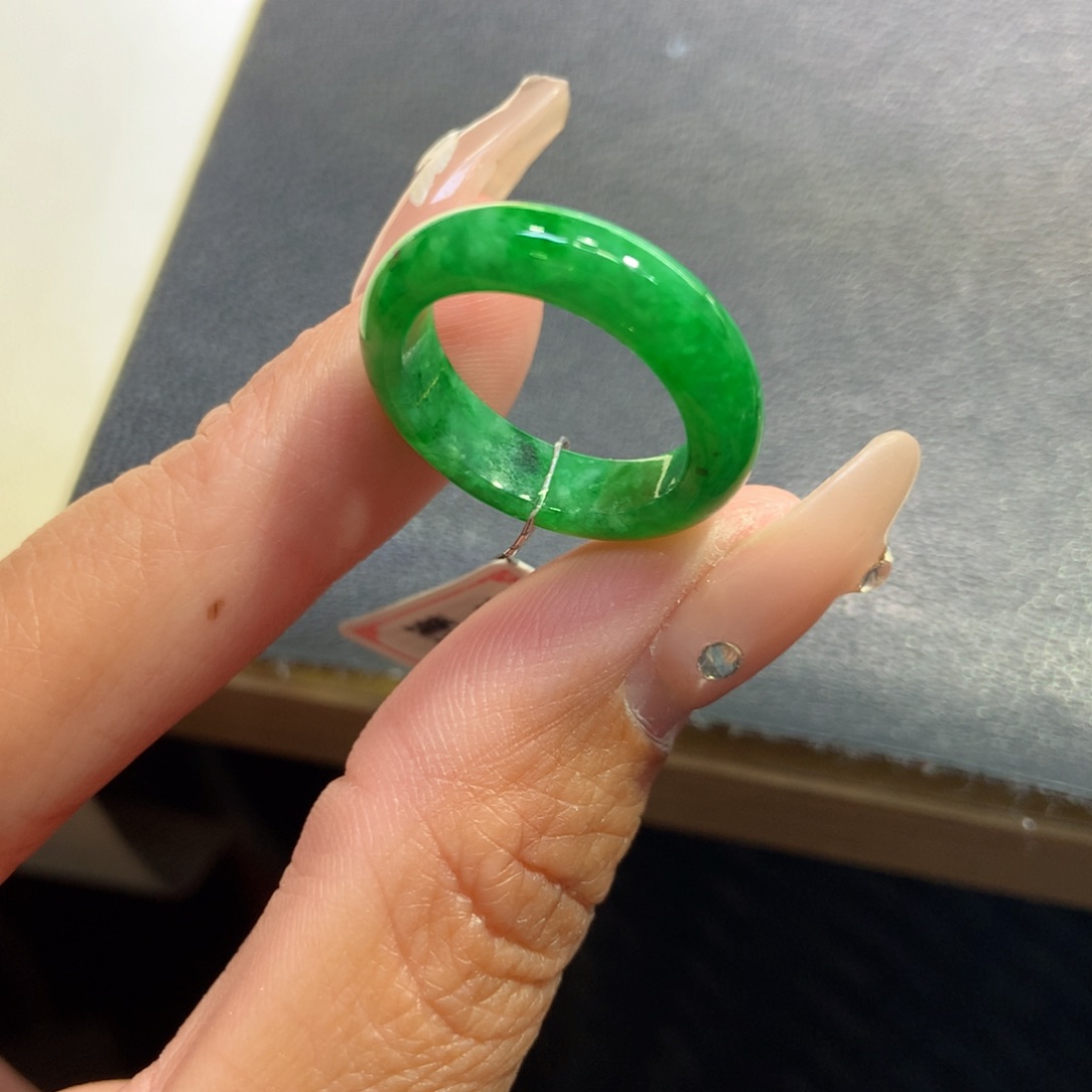 翡翠戒指未镶嵌翡翠