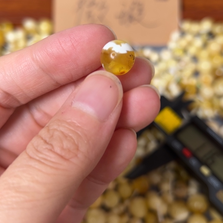 蜜蜡未镶嵌裸石10.4mm一个