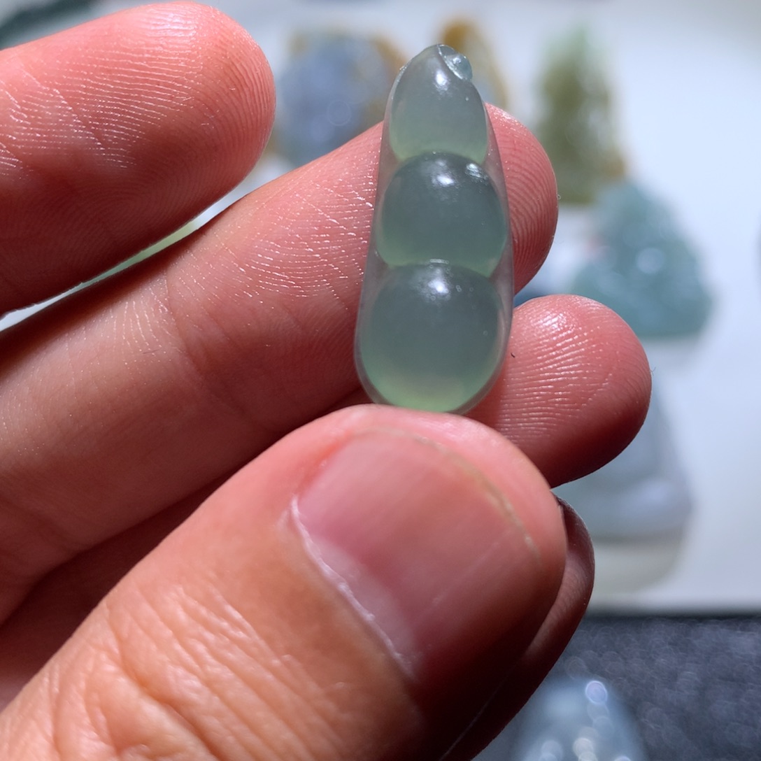 定制翡翠未镶嵌挂件