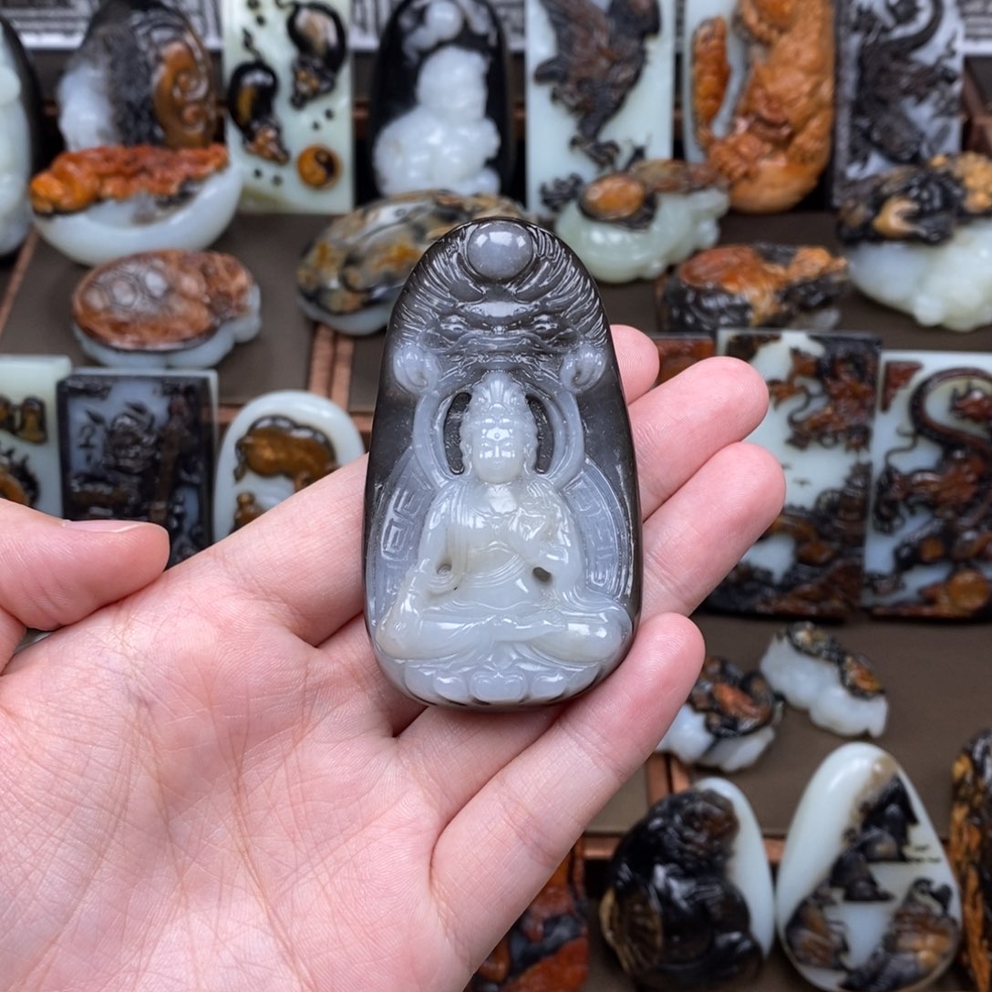 颈饰未镶嵌和田玉东*