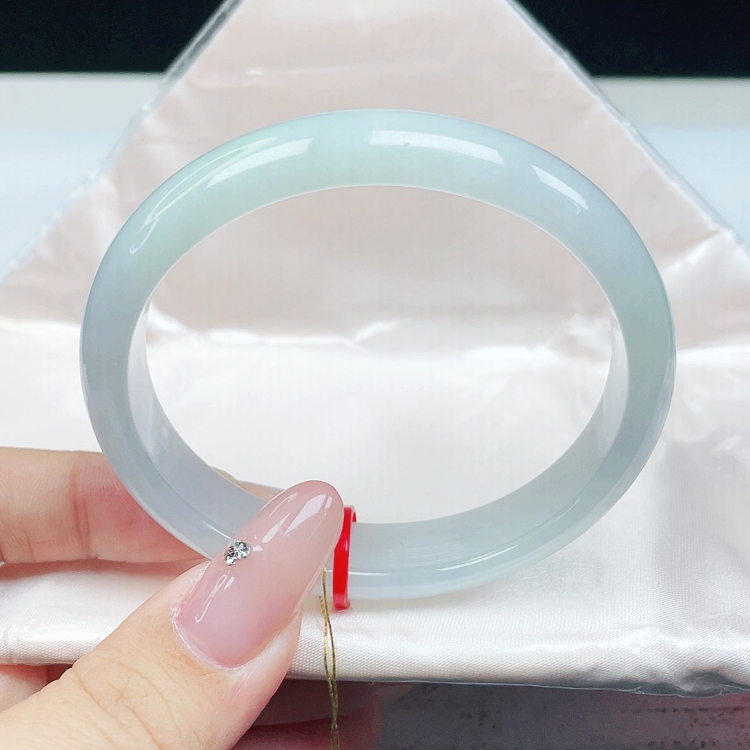 翡翠未镶嵌手镯 贵妃57+