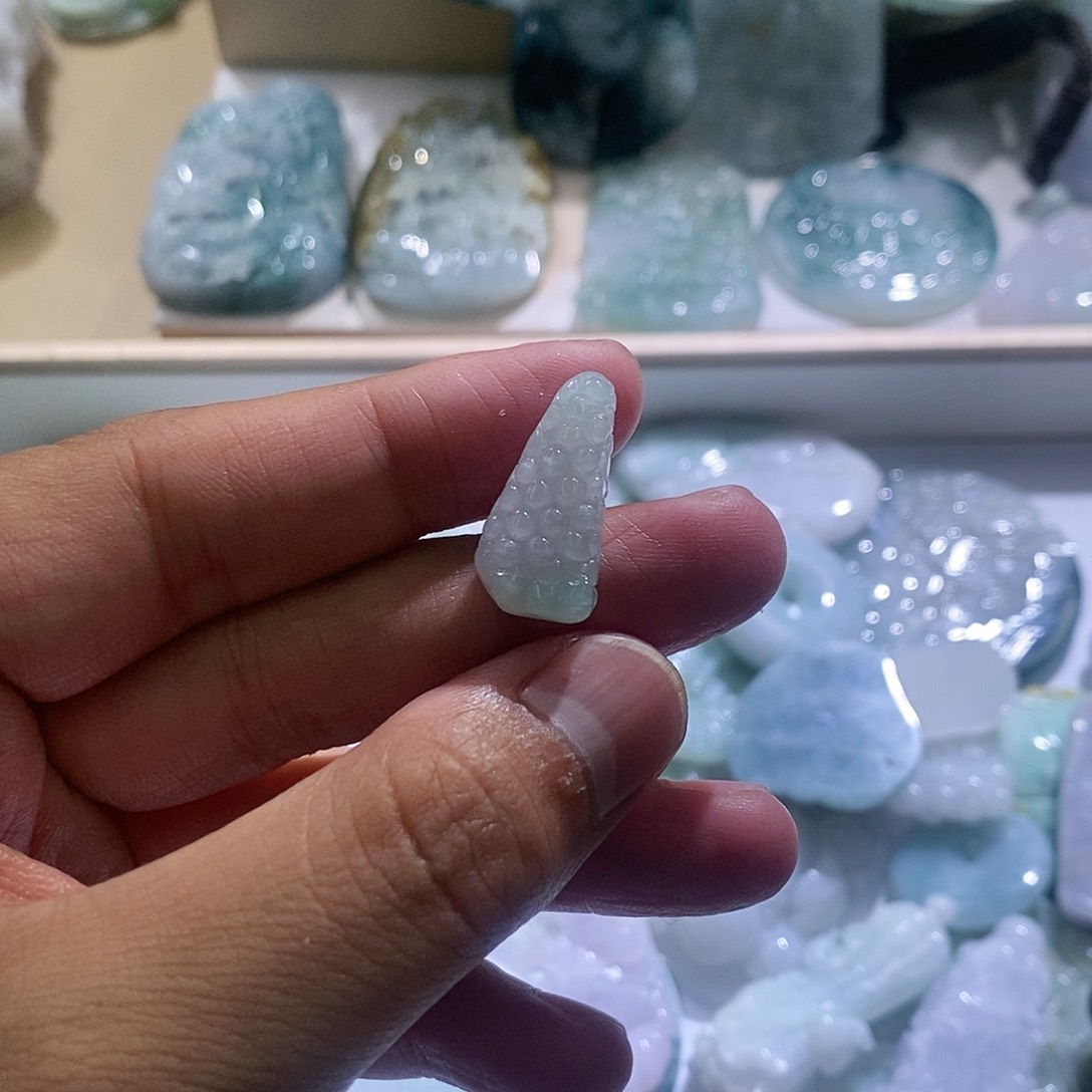 【闪购商品】翡翠颈饰未镶嵌葡萄