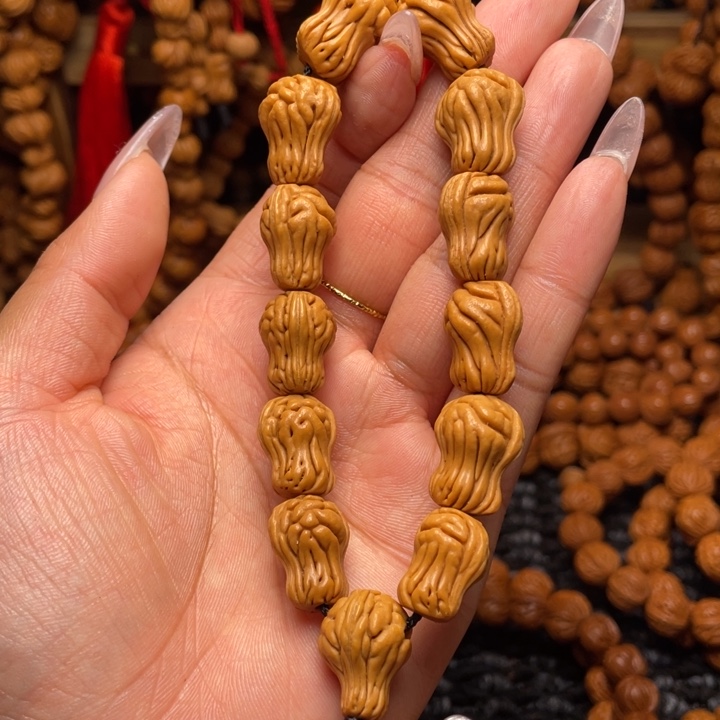 木质类龙纹桃枭挂件