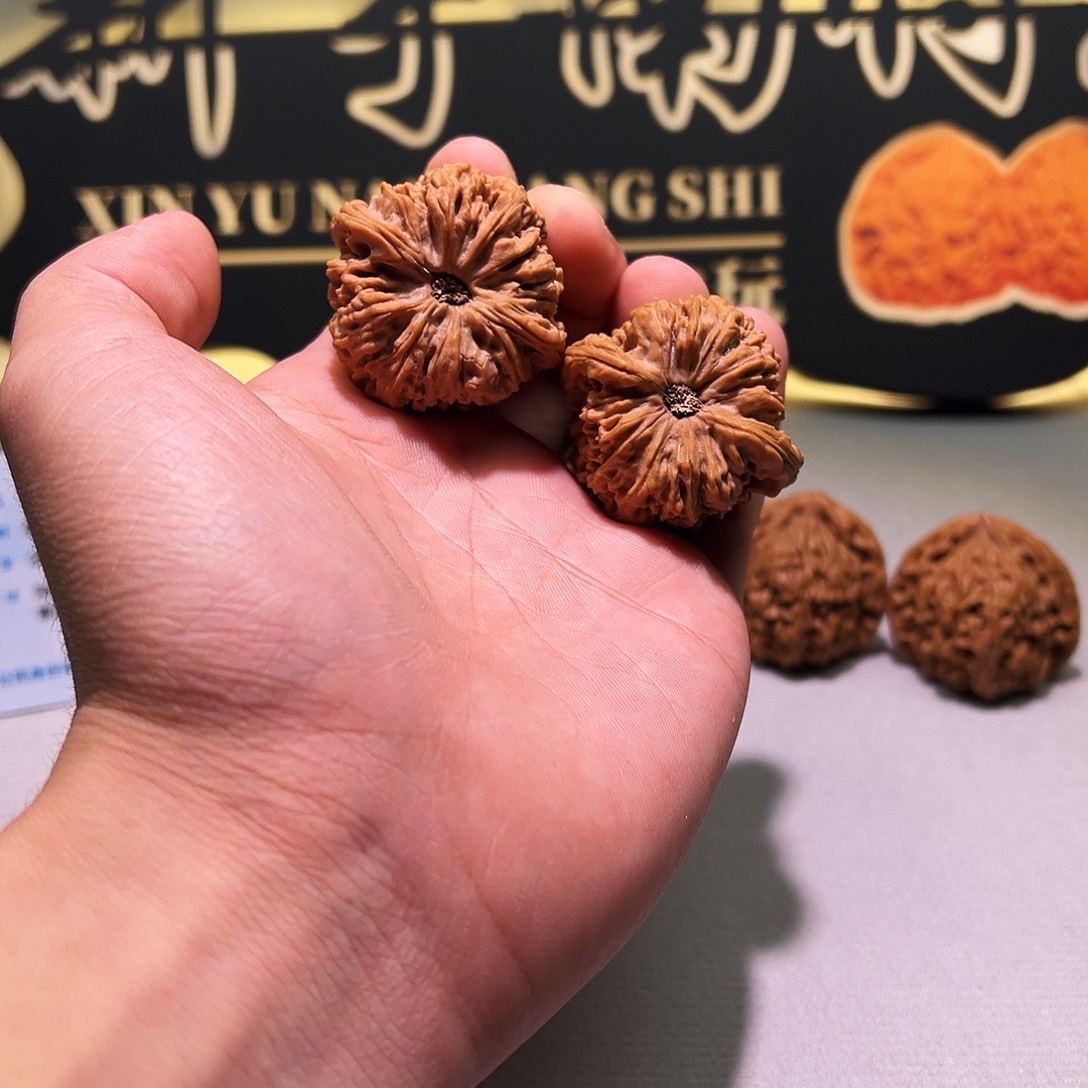 佛***爷文玩核桃把件新宇南将石39.5收藏