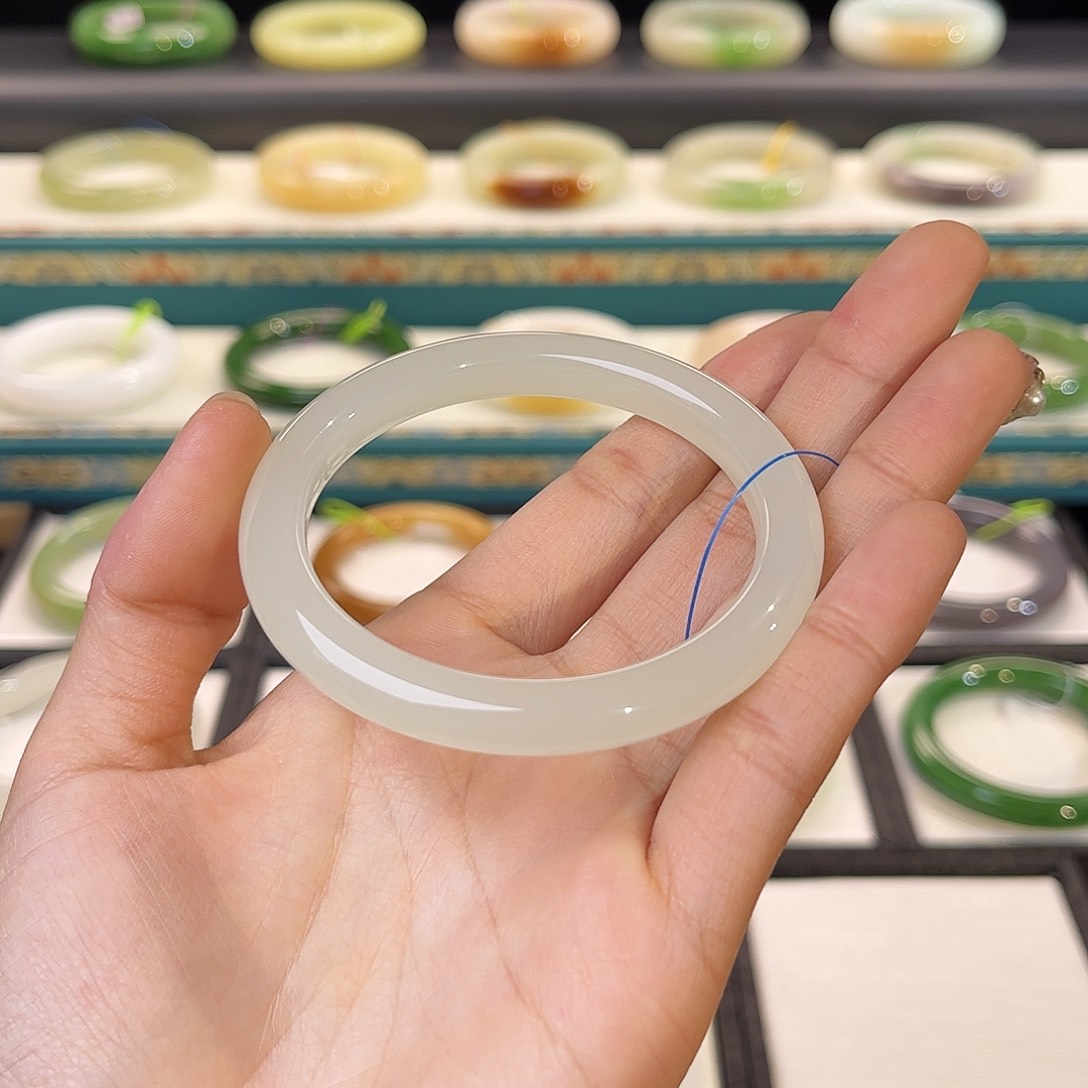 和田玉手镯未镶嵌荔枝冻 小冰条