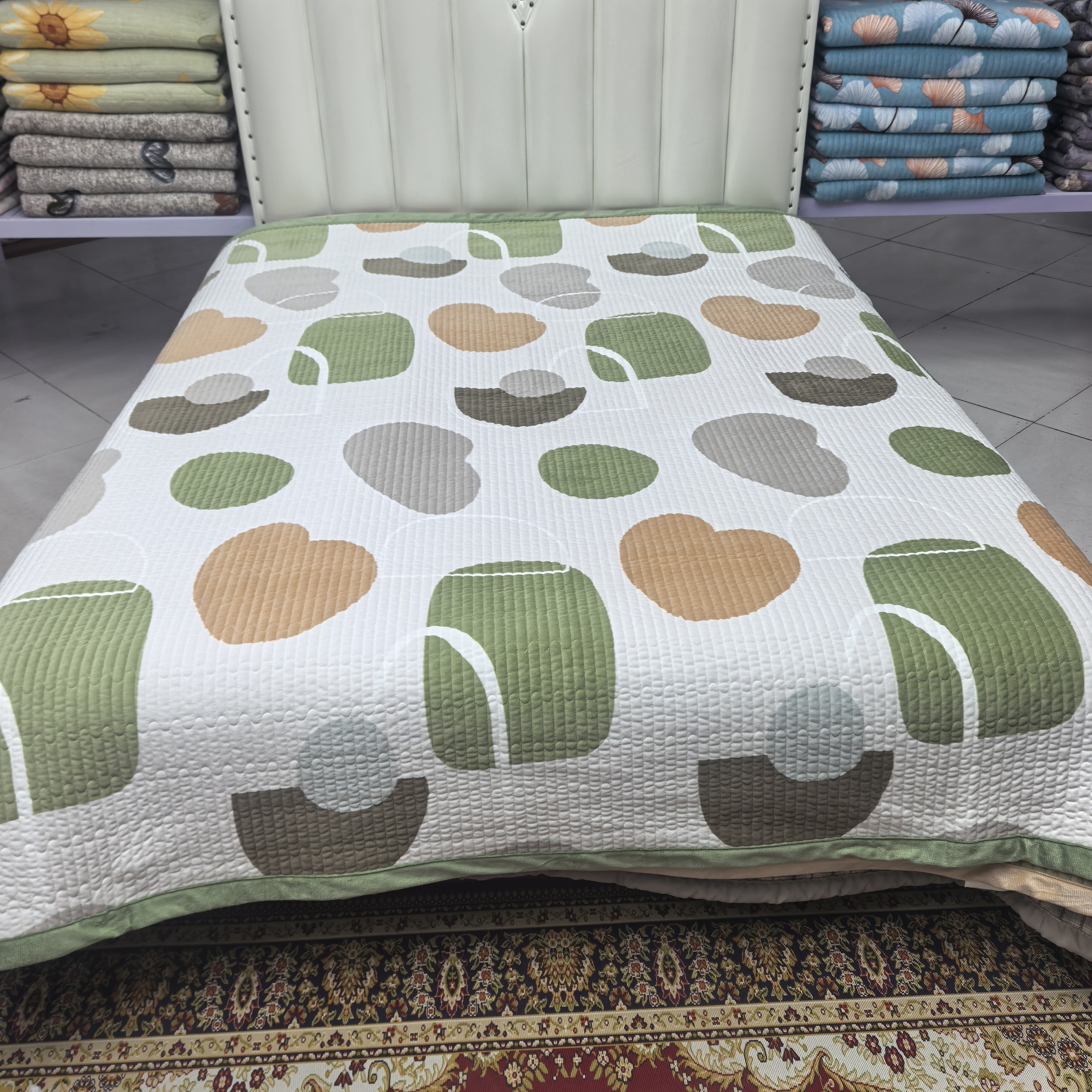 加绒宽边床盖《爱心几何》2米✕2.3米