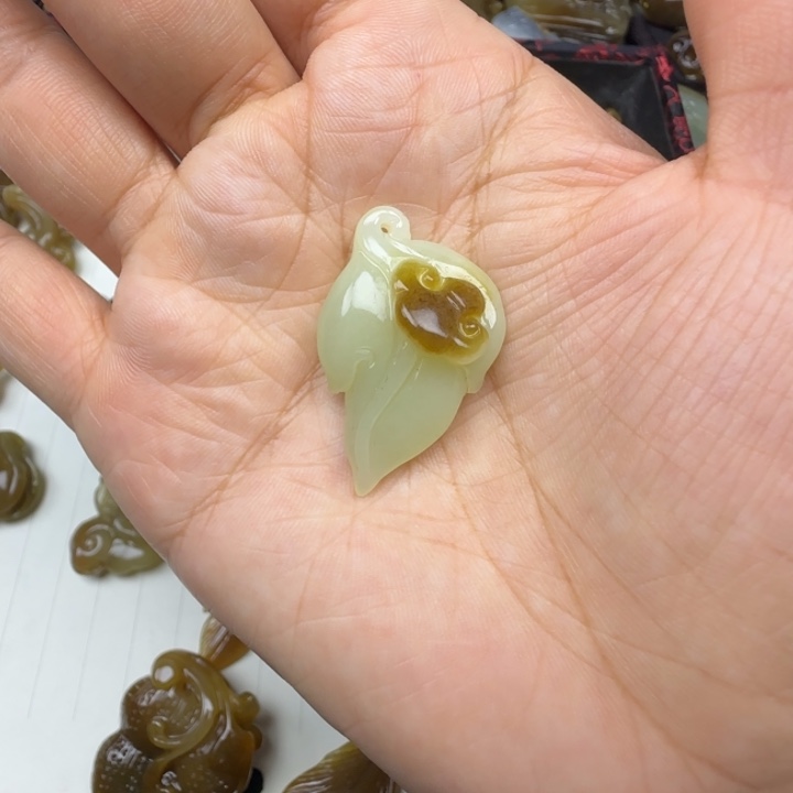 和田玉未镶嵌珠宝奇石