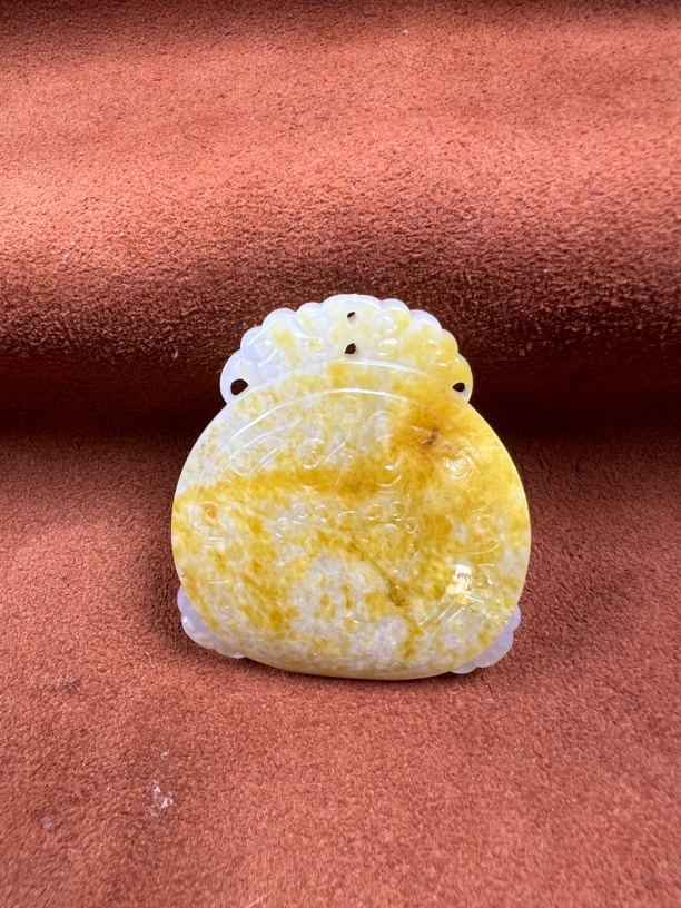 和田玉满皮雕观音