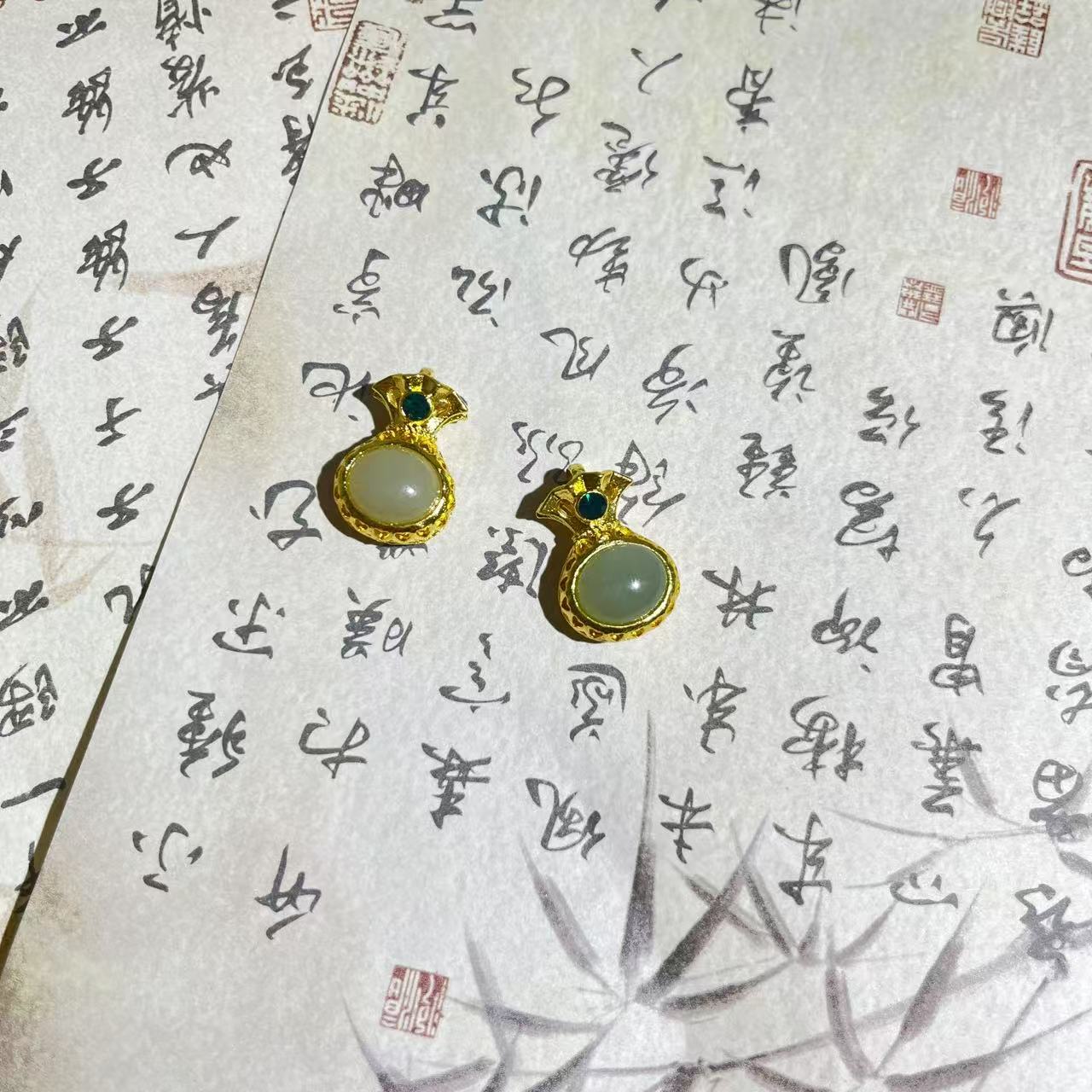 天然玉石镂空高冰和田玉小福袋吊坠多样性发货（拍一发一）H175