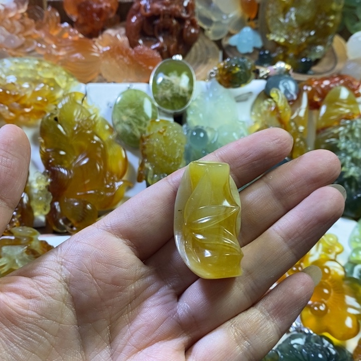 未镶嵌蛇纹石玉颈饰