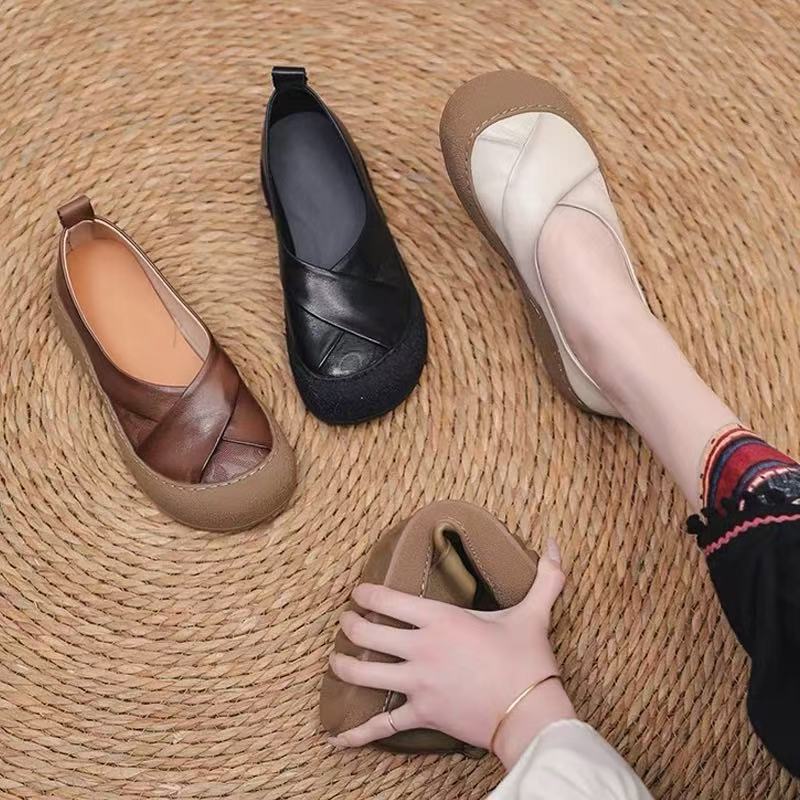 头层牛皮妈妈鞋真皮软底女浅口单鞋防滑宽头不累脚中老年皮鞋春秋