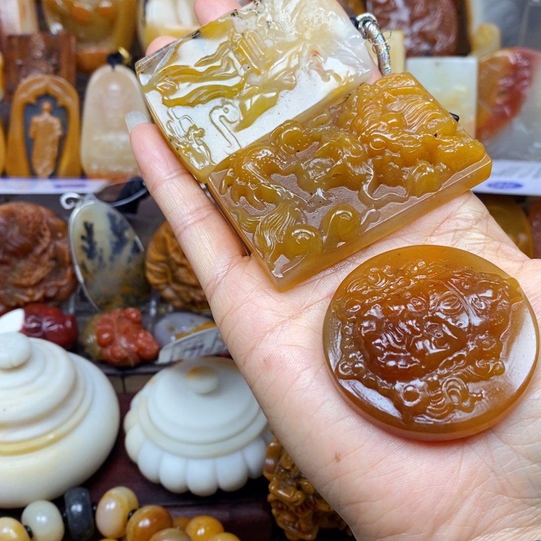 石英质玉颈饰未镶嵌