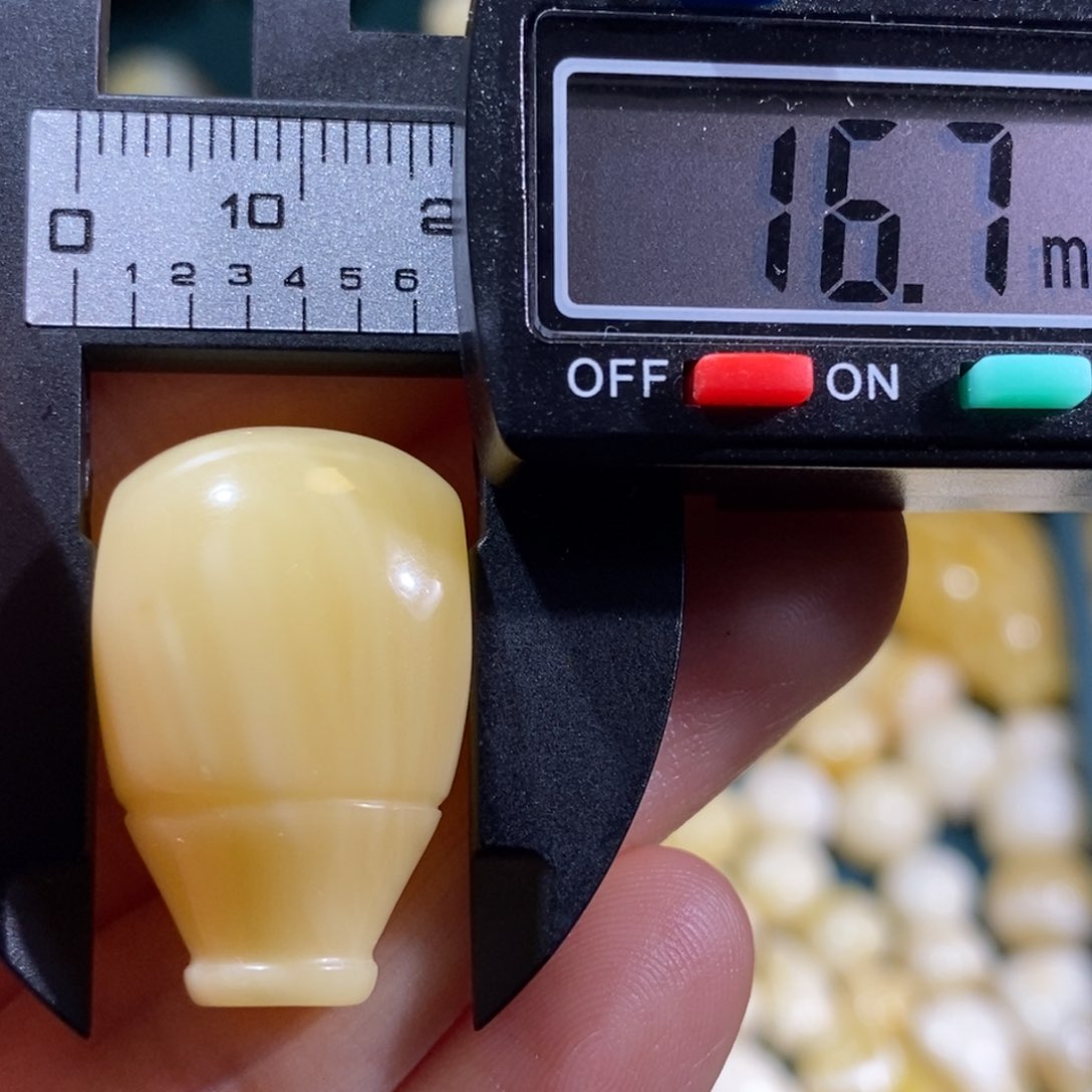 蜜蜡裸石未镶嵌配饰