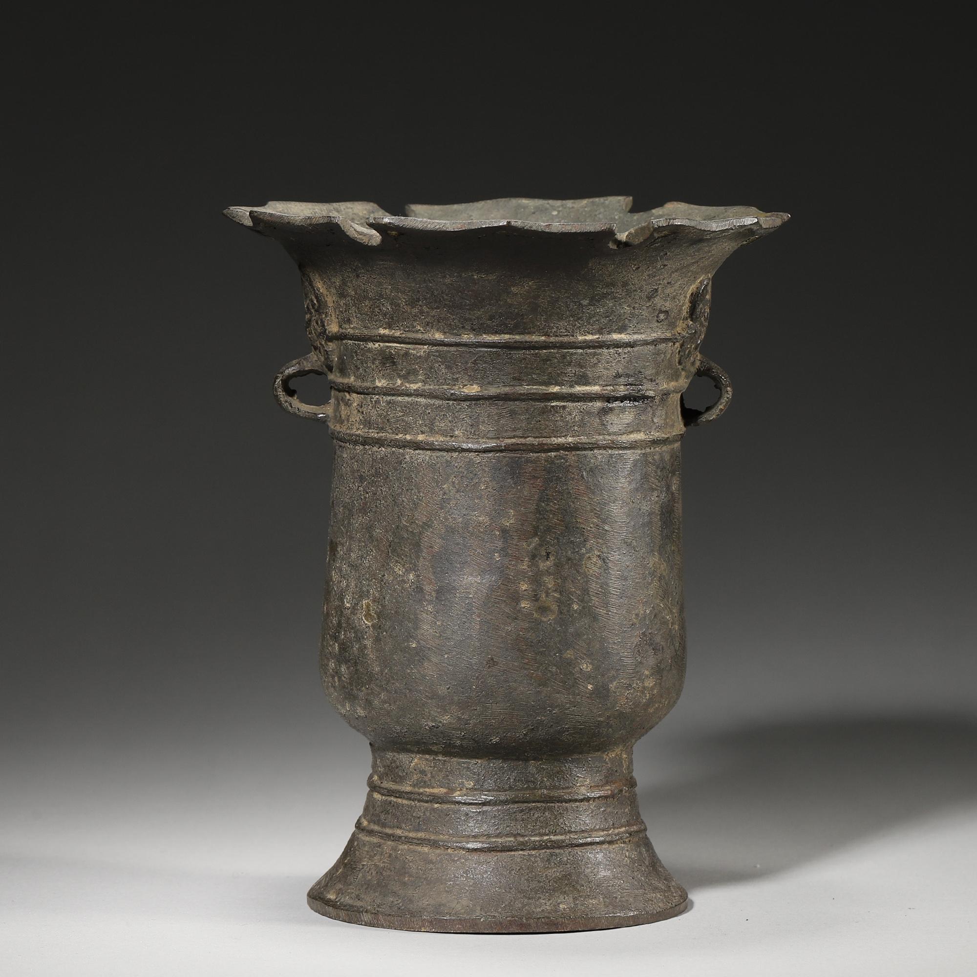 Tgz09 明代 弦纹双耳铜花觚