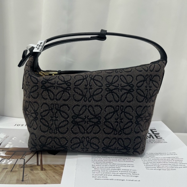 95新 LOEWE/罗意威 Loewe罗意威 Hobo饭盒包 腋下包